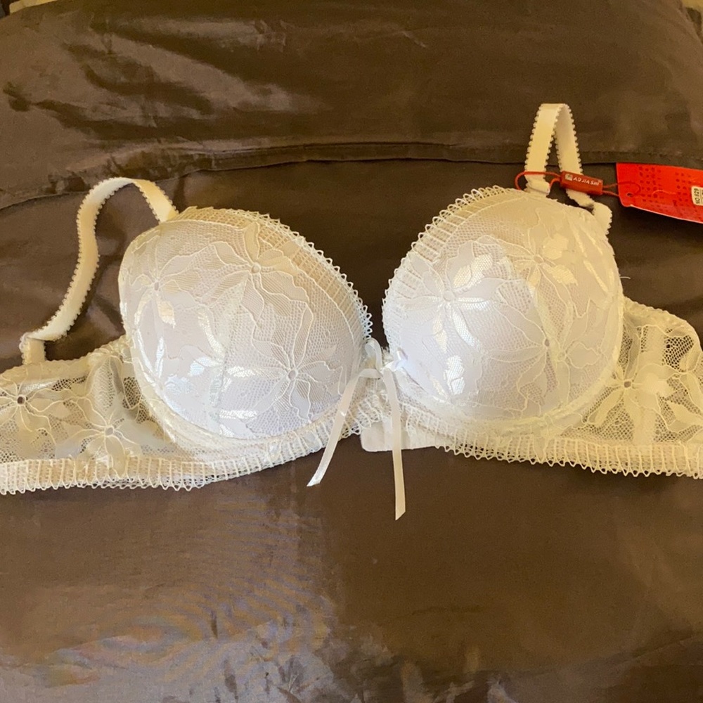 White lace bra 34B